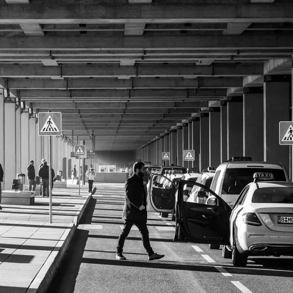 airport-7421445_1280